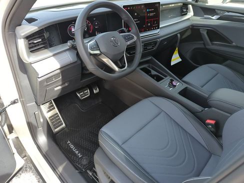 New 2026 Volkswagen Tiguan SE R-Line image 11