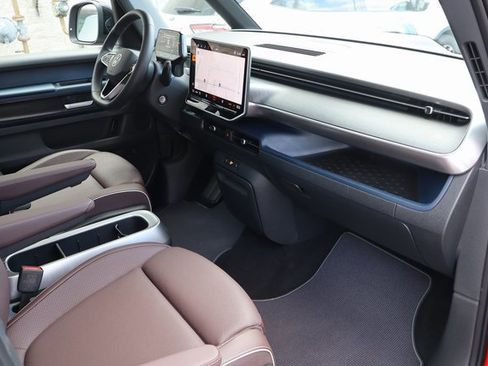 Used 2025 Volkswagen ID. Buzz Pro S Plus image 37