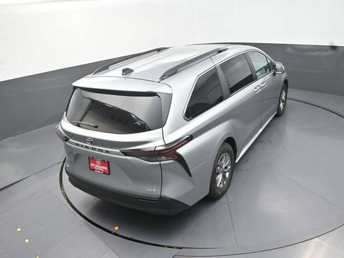 Certified 2025 Toyota Sienna XLE FWD image 27