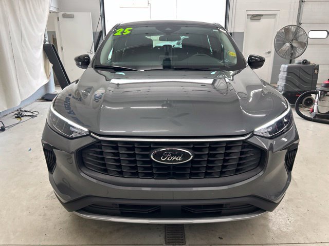 Used 2025 Ford Escape Active AWD/4WD image 2