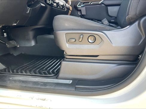 Used 2025 Chevrolet Silverado 1500 LT RWD image 35