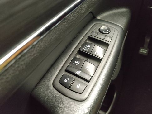 Used 2021 Jeep Grand Cherokee Limited AWD/4WD image 27