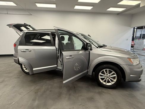 Used 2017 Dodge Journey SE w/ Flexible Seating Group FWD image 30