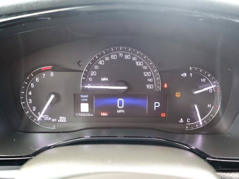 Used 2017 Cadillac XT5 Luxury w/ Driver Awareness Package FWD image 23