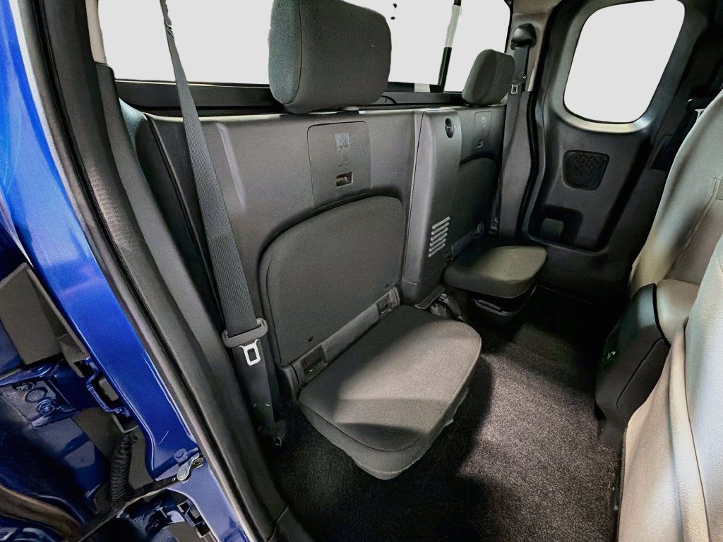 Used 2025 Nissan Frontier SV w/ SV Convenience Package RWD image 24