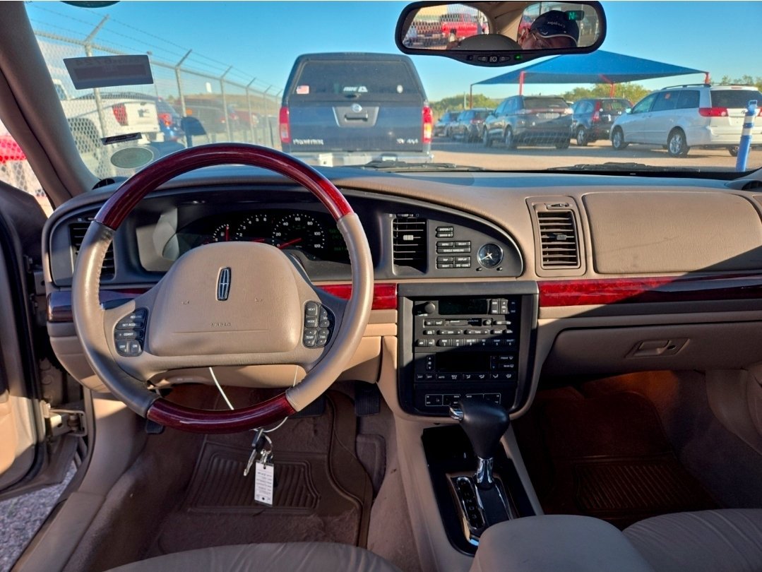 Used 2002 Lincoln Continental FWD image 8