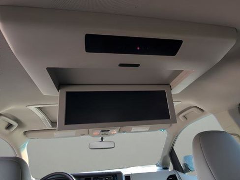 Used 2015 Toyota Sienna XLE Premium image 17