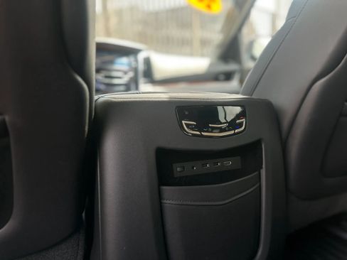 Used 2019 Cadillac Escalade Luxury AWD/4WD image 25