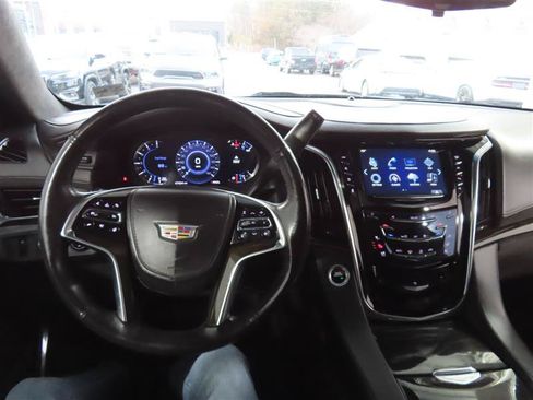 Used 2018 Cadillac Escalade ESV Platinum AWD/4WD image 25