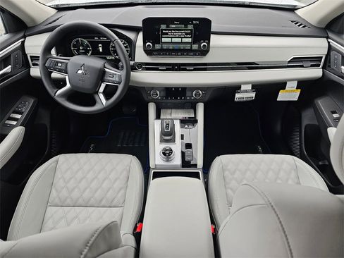 New 2025 Mitsubishi Outlander SEL image 6