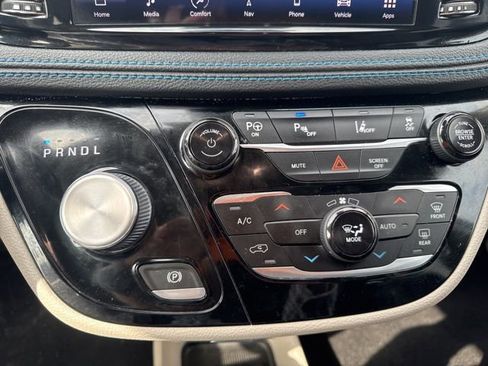 Used 2021 Chrysler Pacifica Touring-L image 26