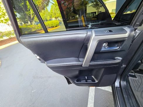 Used 2015 Toyota 4Runner SR5 AWD/4WD image 46