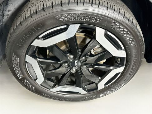 Used 2025 Kia Telluride S FWD image 11