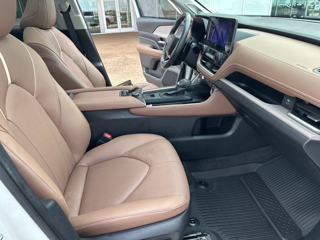 Used 2024 Toyota Grand Highlander AWD image 18