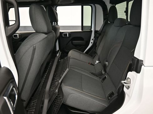 Used 2025 Jeep Gladiator Sport image 29