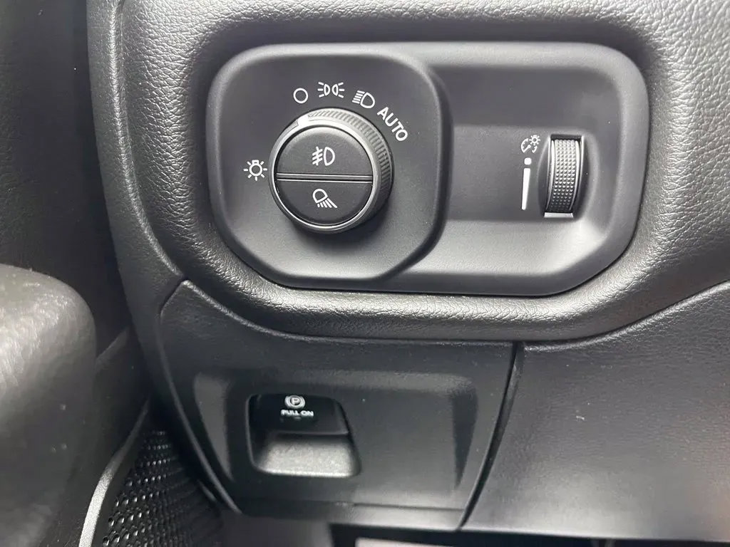 Used 2024 RAM 1500 Big Horn AWD/4WD image 30