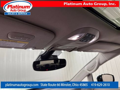 Used 2023 Chrysler Pacifica Limited FWD image 21