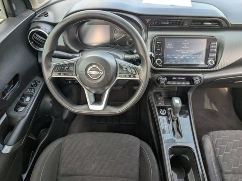 Used 2022 Nissan Kicks SV FWD image 10