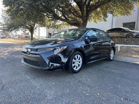 Used 2024 Toyota Corolla LE image 3