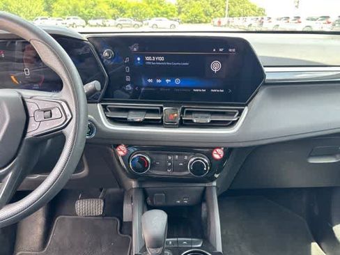 Used 2024 Chevrolet TrailBlazer LT FWD image 19