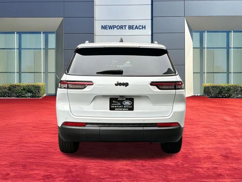 Used 2023 Jeep Grand Cherokee L Laredo RWD image 10