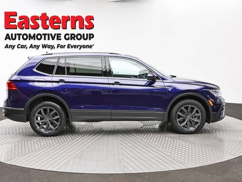 Used 2022 Volkswagen Tiguan SE w/ Panoramic Sunroof Package AWD/4WD image 4