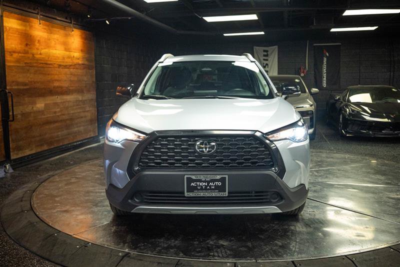 Used 2025 Toyota Corolla Cross LE FWD image 4