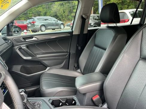 Used 2022 Volkswagen Tiguan SE FWD image 10