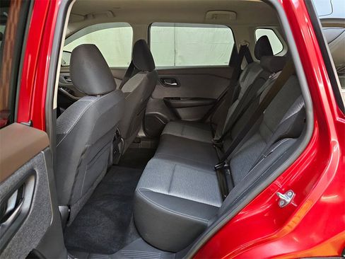 Used 2022 Nissan Rogue SV image 16