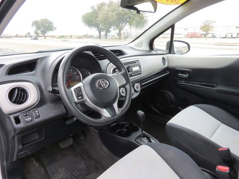 Used 2014 Toyota Yaris L image 20