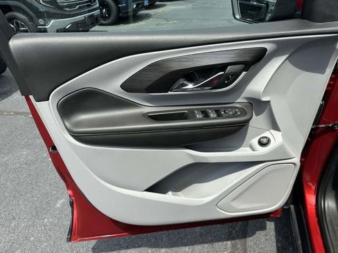 Used 2023 GMC Terrain SLE w/ Driver Convenience Package image 12