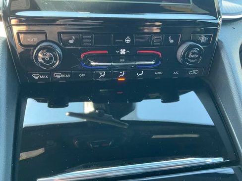 Used 2025 Jeep Grand Cherokee L Altitude AWD/4WD image 7