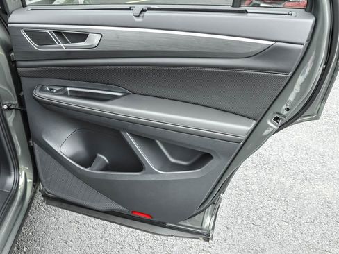 Used 2025 Volkswagen Atlas Cross Sport SE image 28