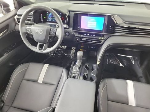 Used 2025 Toyota Camry SE FWD image 15