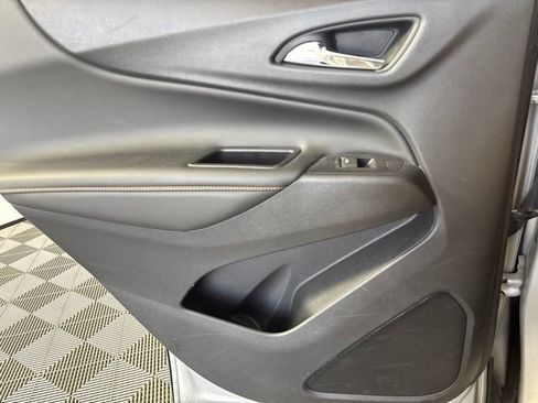 Used 2020 Chevrolet Equinox Premier FWD image 23