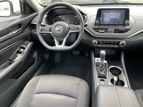 Certified 2021 Nissan Altima 2.5 SV w/ SV Premium Package AWD/4WD image 15