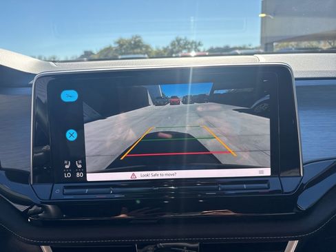 Used 2025 Volkswagen Atlas Cross Sport SE image 24