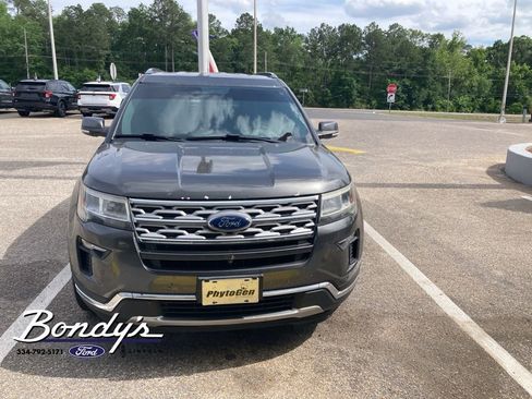 Used 2018 Ford Explorer Limited FWD image 2
