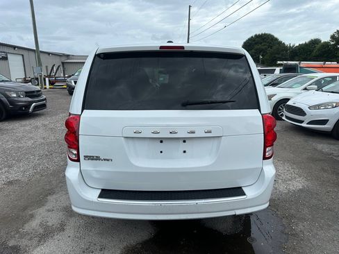 Used 2017 Dodge Grand Caravan SE w/ UConnect Hands-Free Group FWD image 5