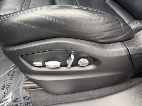 Used 2021 Porsche Cayenne Coupe image 28