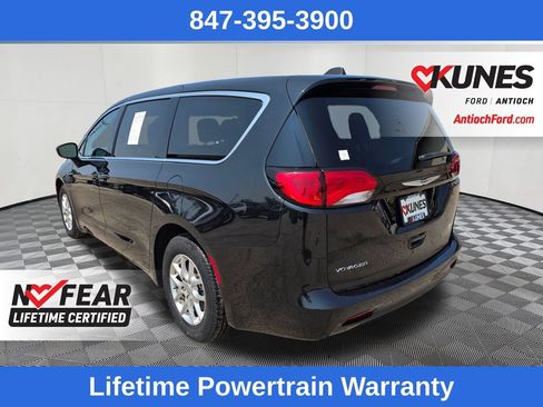 Used 2023 Chrysler Voyager LX FWD image 5