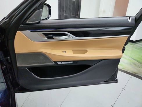 Used 2016 BMW 750i image 29