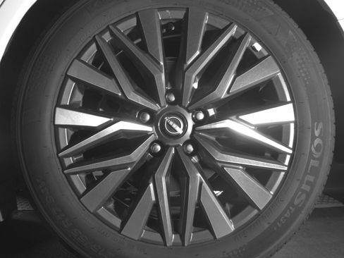 Used 2025 Nissan Altima 2.5 SV FWD image 14