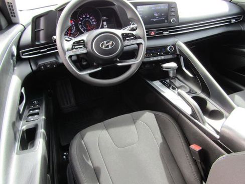 Used 2023 Hyundai Elantra SEL image 2