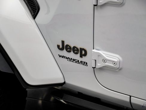 Used 2022 Jeep Wrangler Unlimited Rubicon w/ Xtreme Recon 35" Tire Package image 33