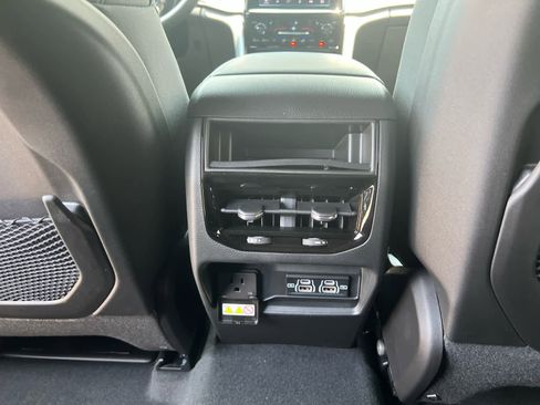 New 2025 Jeep Grand Cherokee Laredo w/ Luxury Tech Group I image 39