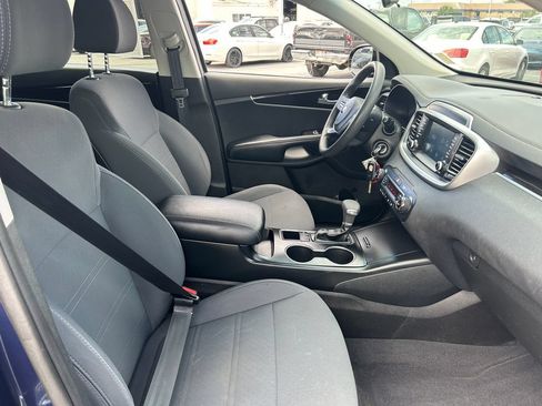 Used 2019 Kia Sorento AWD V6 image 35