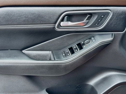 Certified 2022 Nissan Rogue Platinum w/ Head-Up Display Package AWD/4WD image 16