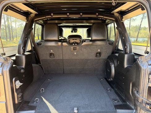 Used 2021 Jeep Wrangler Unlimited Sahara AWD/4WD image 11