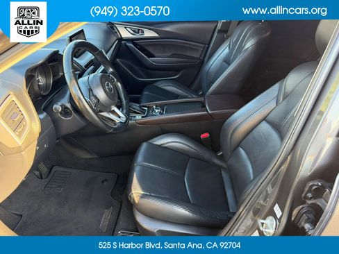 Used 2018 MAZDA MAZDA3 Touring FWD image 11